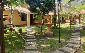 Suítes Quintal de Lázaro 1